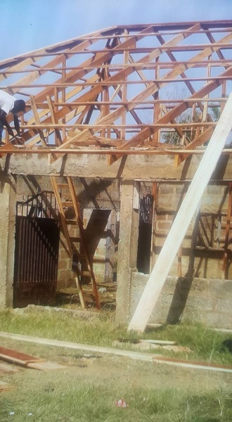 File:Roofing of Oyoko Roman Catholic KG block1.jpg